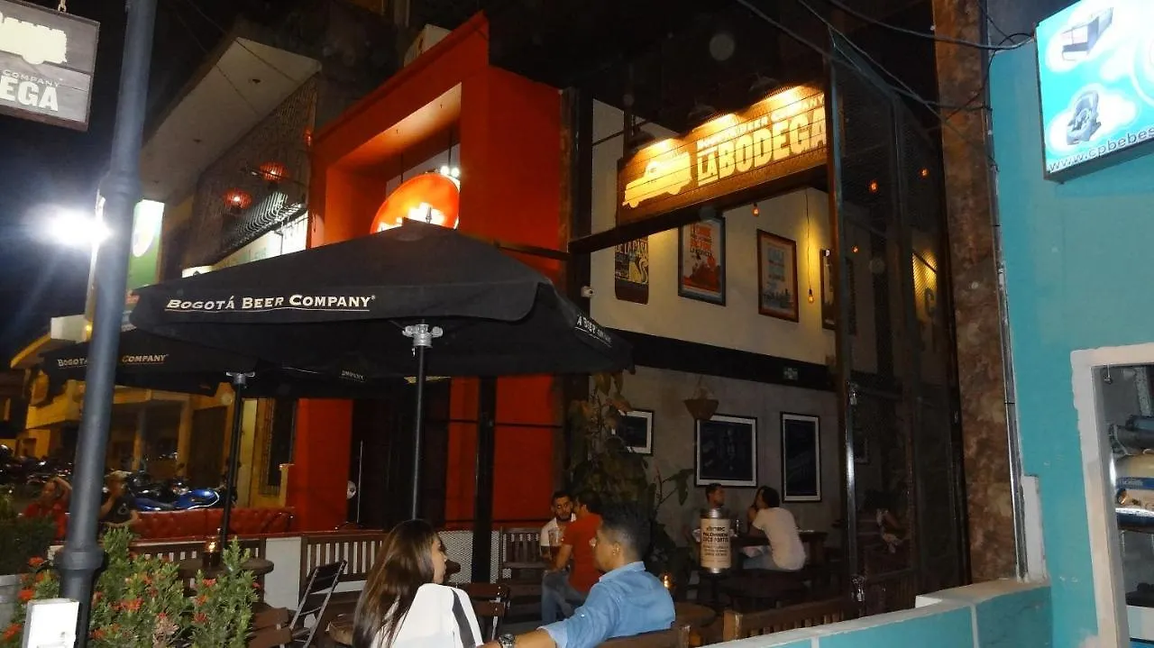 **  Ari Hotel Cali Colombia